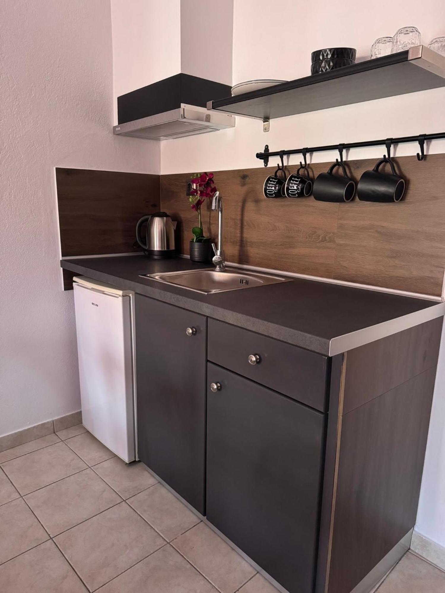 Alexandros Aparthotel
